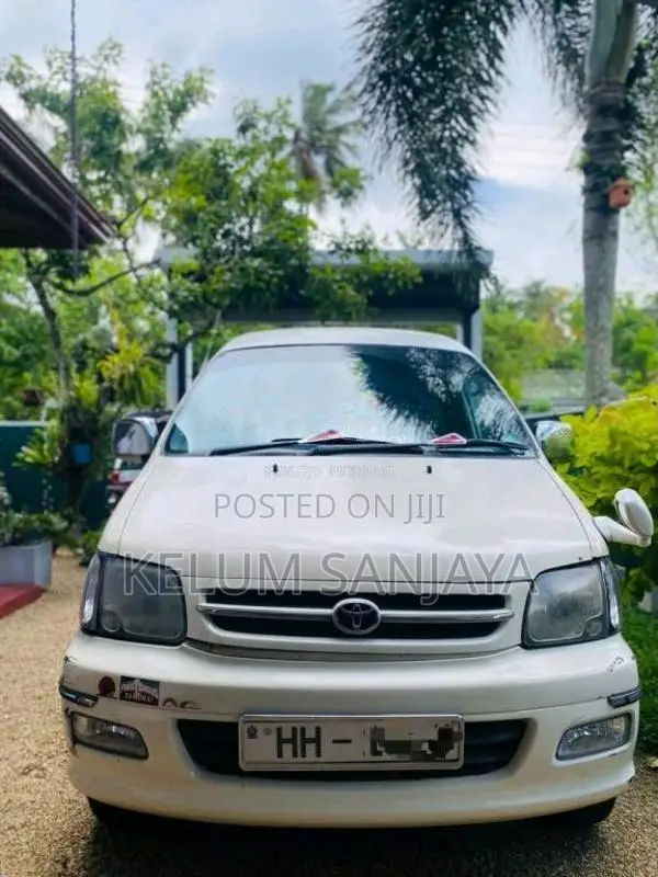 Toyota Noah 2003 Van (Used)
