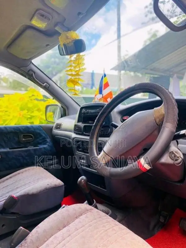 Toyota Noah 2003 Van (Used)