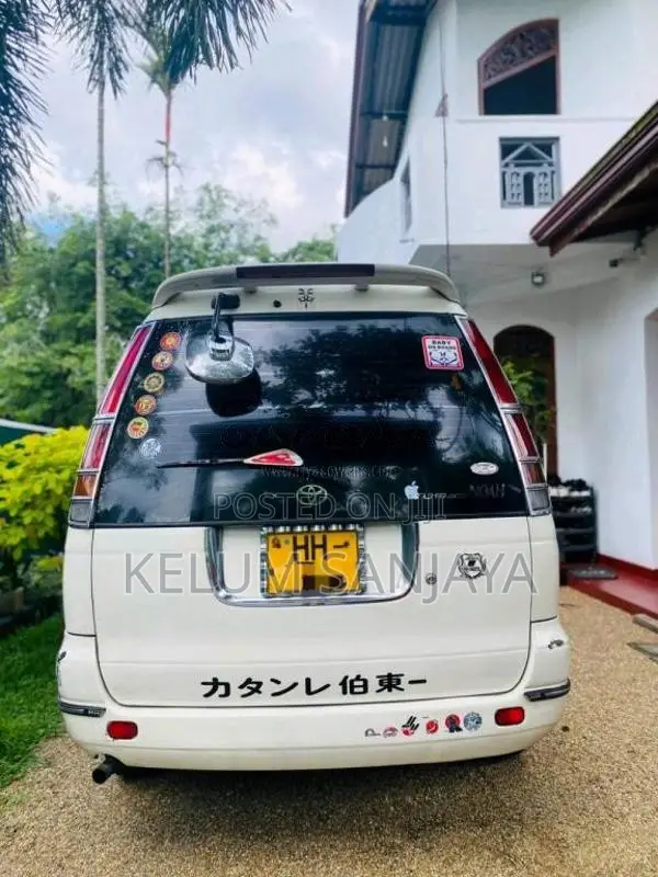 Toyota Noah 2003 Van (Used)