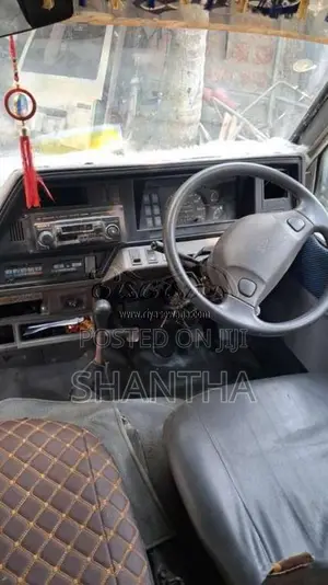 Toyota HIACE 1983 Van (Used)