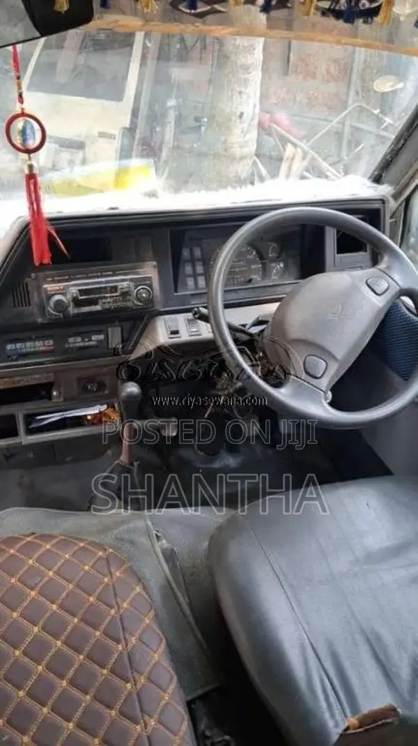 Toyota HIACE 1983 Van (Used)
