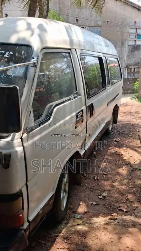 Toyota HIACE 1983 Van (Used)