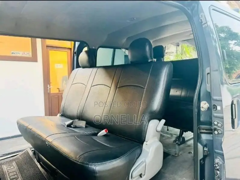 Nissan E25 2006 Van (Used)