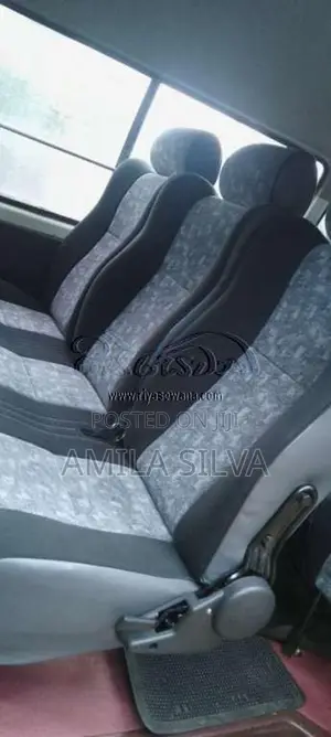 Toyota Dolphin 1992 Van (Used)