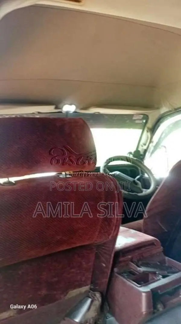 Toyota Dolphin 1992 Van (Used)