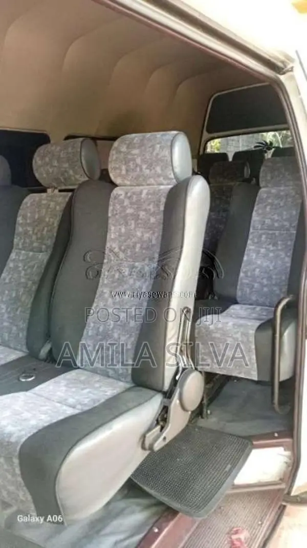 Toyota Dolphin 1992 Van (Used)