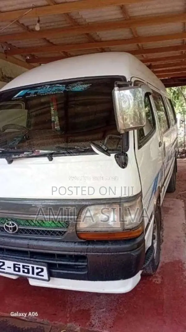 Toyota Dolphin 1992 Van (Used)