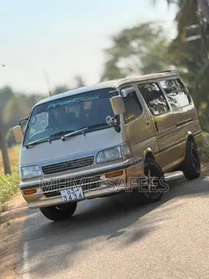 Toyota Hiace 1995 Van (Used)