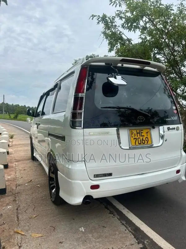 Toyota Noah 1998 Van (Used)