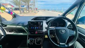 Toyota Esquire 2015 Van (Used)