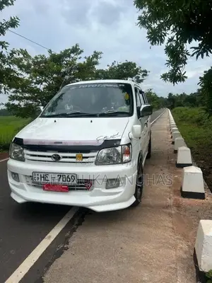 Toyota Noah 1998 Van (Used)
