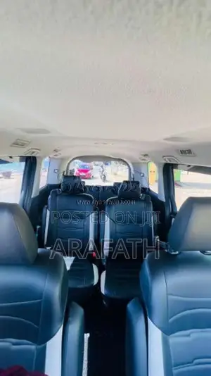 Toyota Esquire 2015 Van (Used)