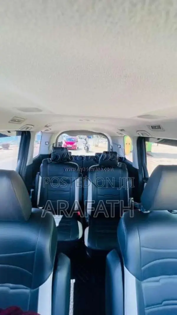 Toyota Esquire 2015 Van (Used)