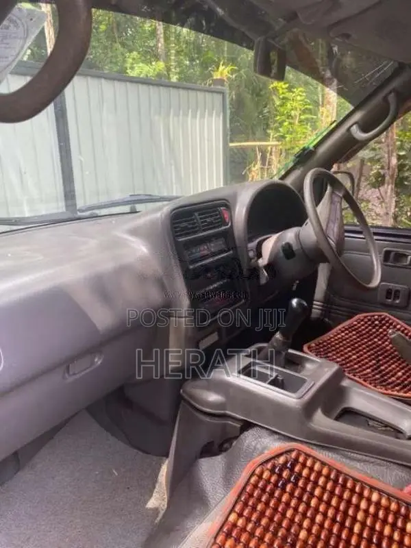 Nissan Serena 1996 Van (Used)