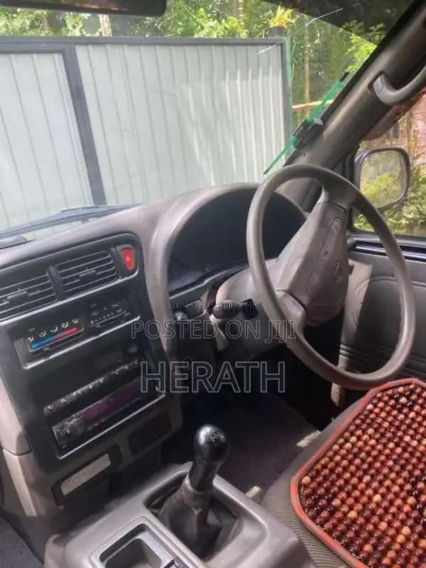 Nissan Serena 1996 Van (Used)