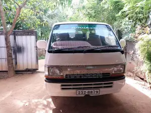 Toyota Dolphin 1995 Van (Used)