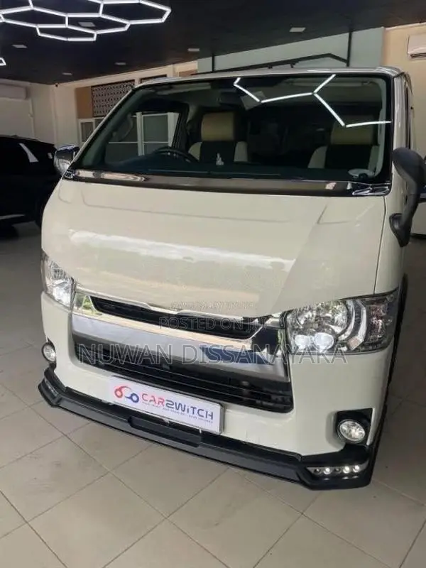 Toyota KDH 2016 Van (Used)