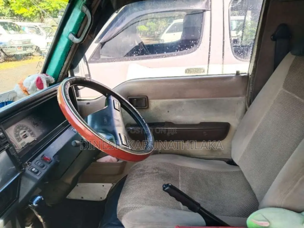 Nissan Caravan 1989 Van (Used)
