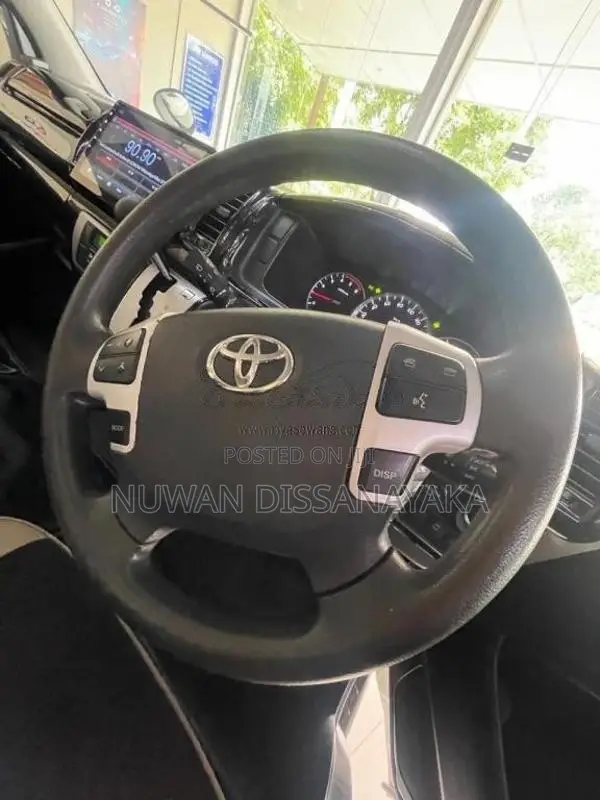 Toyota KDH 2016 Van (Used)