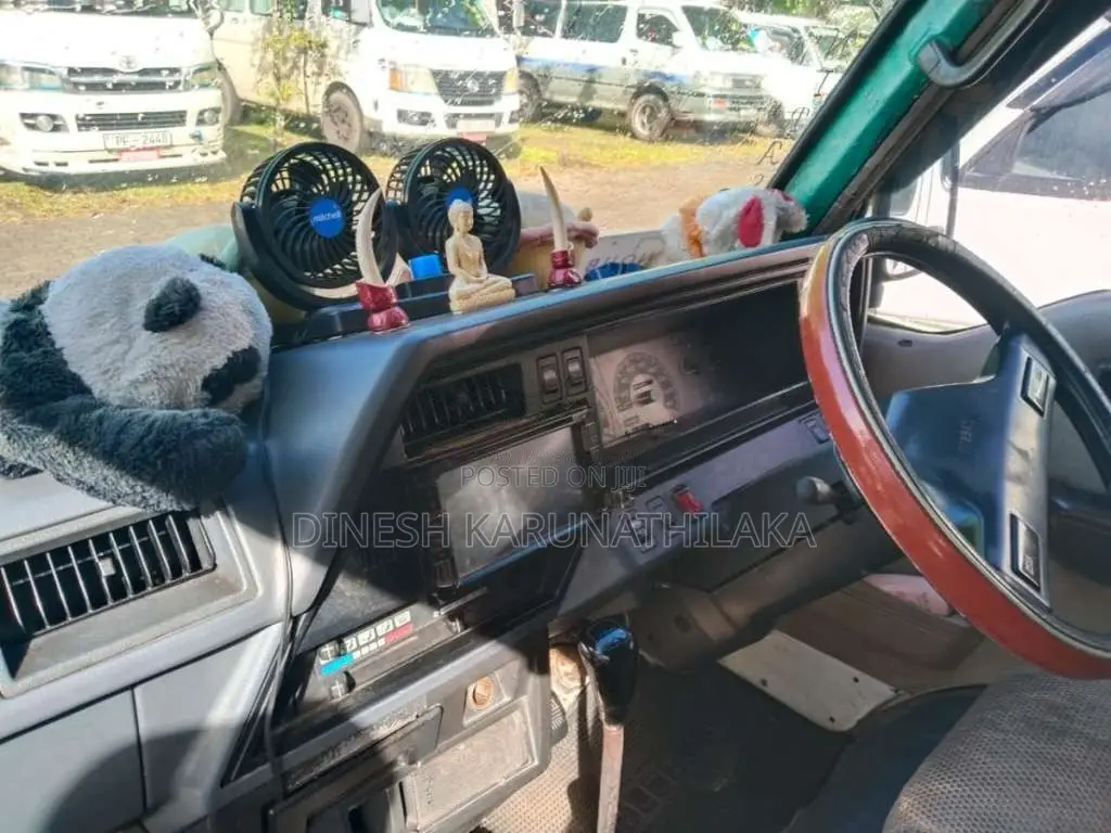 Nissan Caravan 1989 Van (Used)