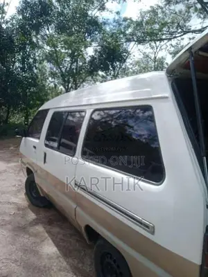 Toyota CR26 1986 Van (Used)