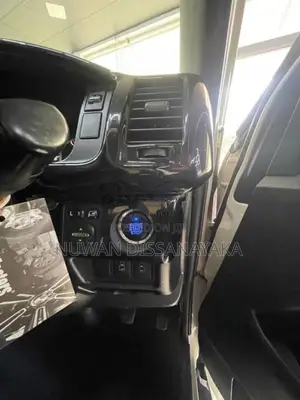 Toyota KDH 2016 Van (Used)