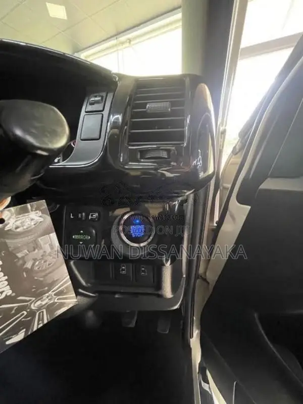 Toyota KDH 2016 Van (Used)