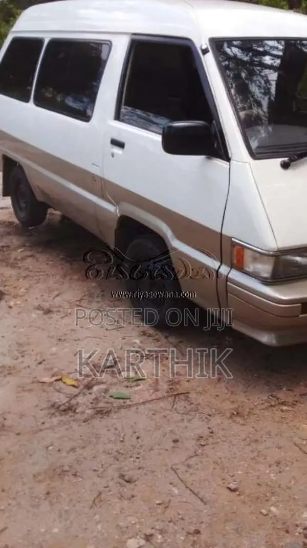Toyota CR26 1986 Van (Used)