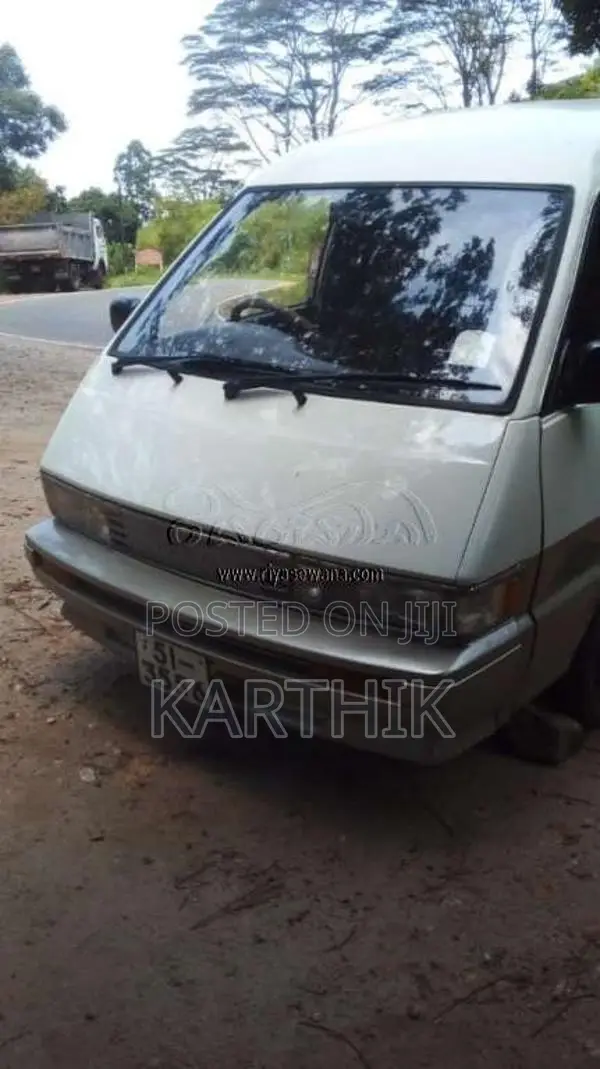 Toyota CR26 1986 Van (Used)