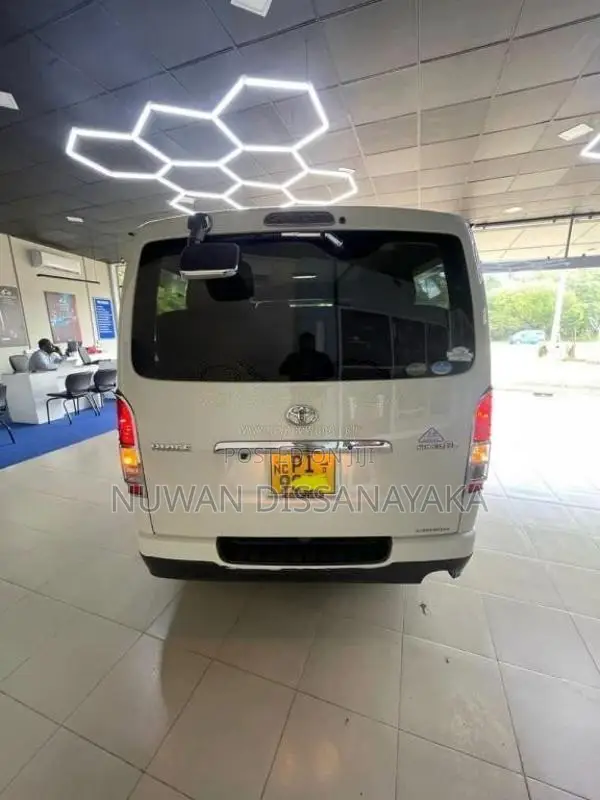 Toyota KDH 2016 Van (Used)