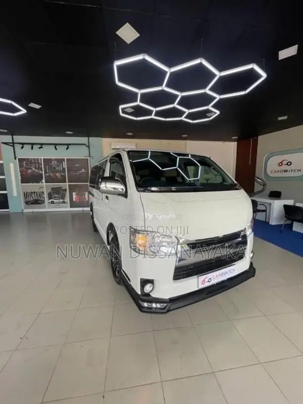 Toyota KDH 2016 Van (Used)
