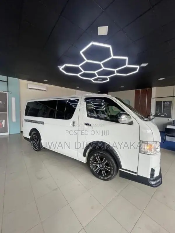 Toyota KDH 2016 Van (Used)