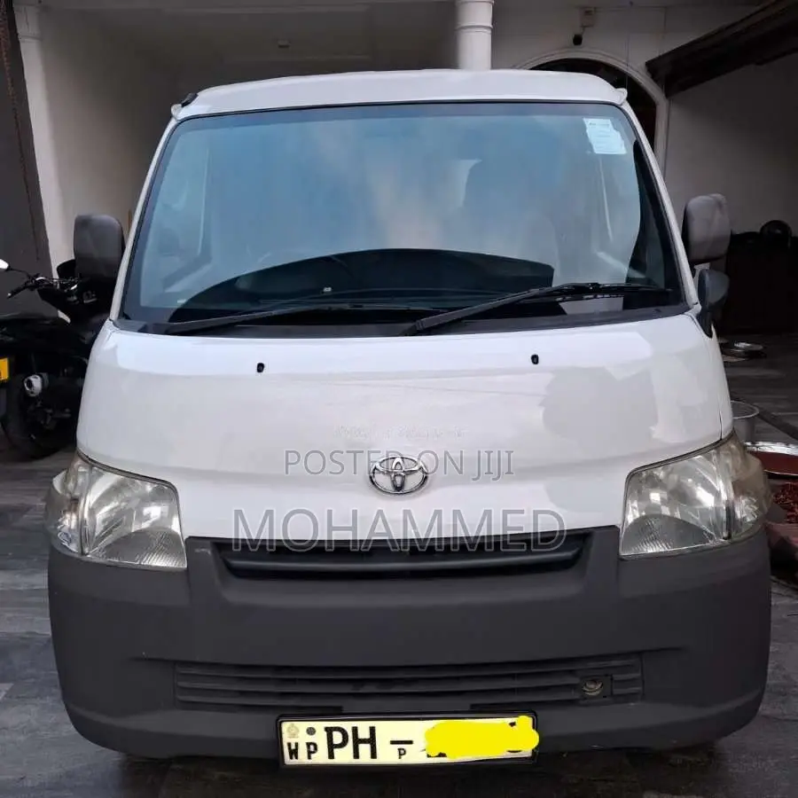 Toyota TownAce 2011 Van (Used)
