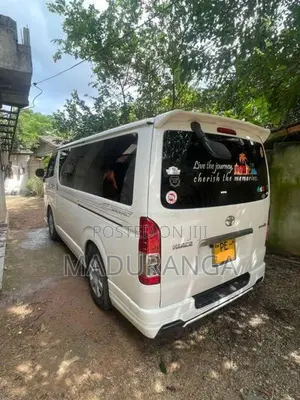 Toyota KDH 2012 Van (Used)