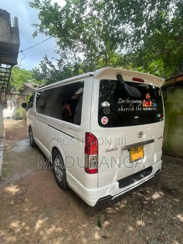 Toyota KDH 2012 Van (Used)