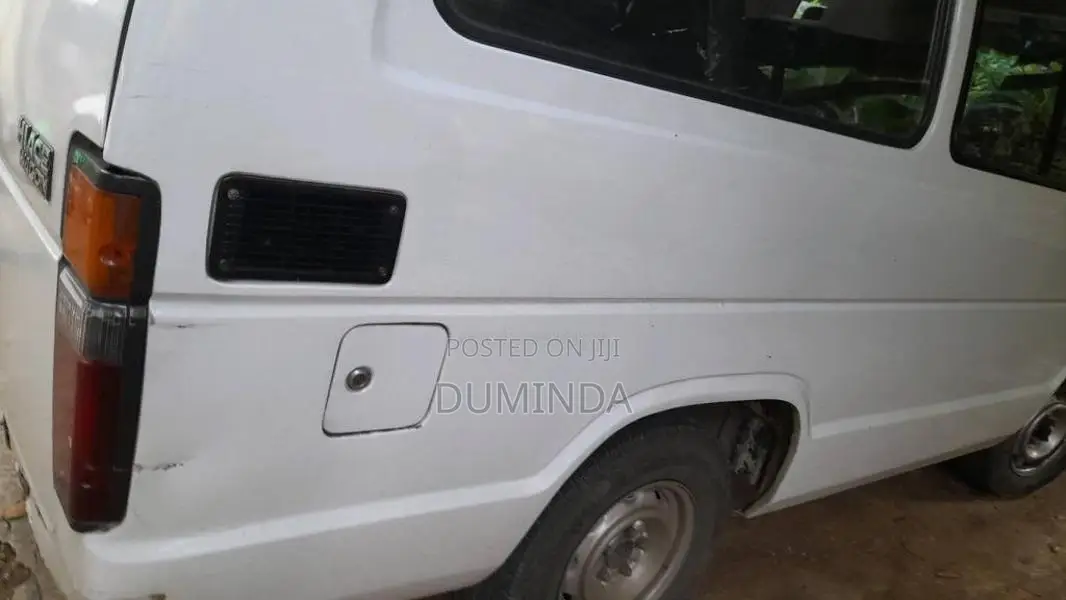 Toyota HiaCE Short 1988 Van (Used)