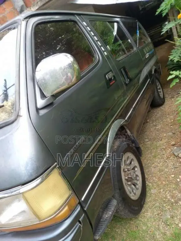 Toyota Dolphin 1993 Van (Used)