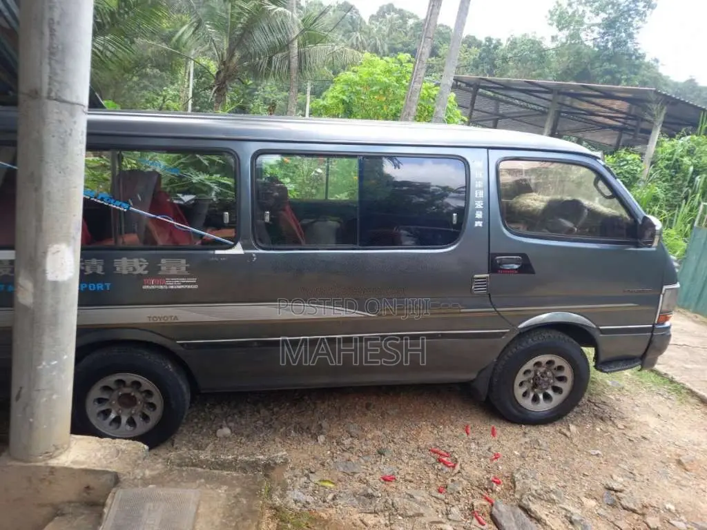 Toyota Dolphin 1993 Van (Used)