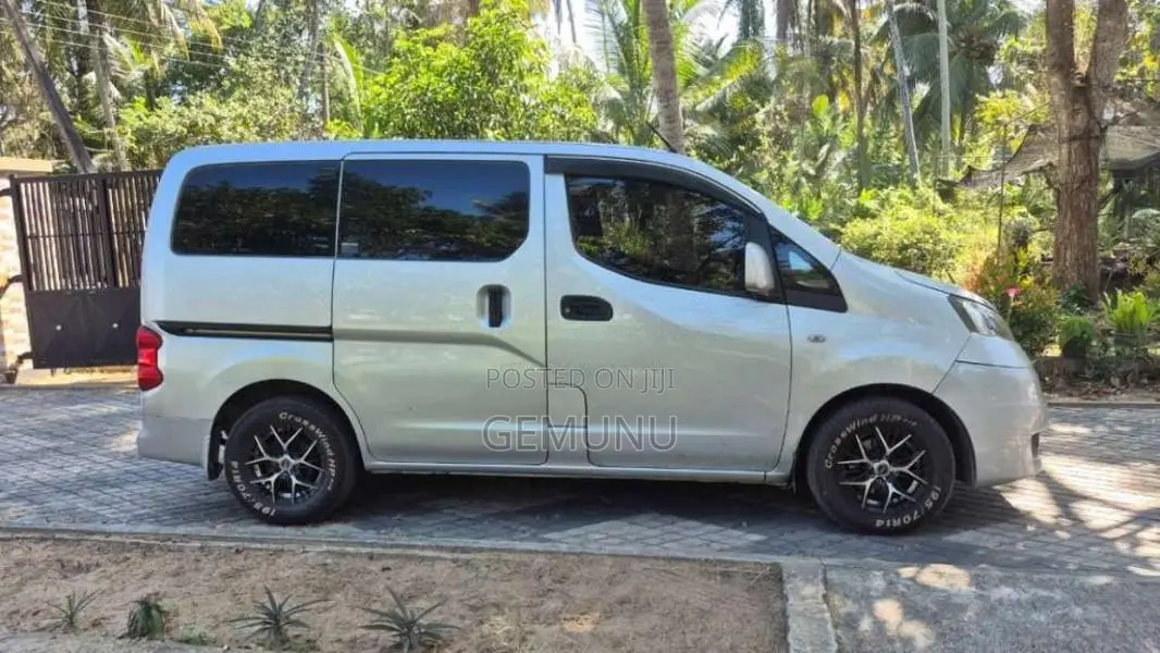 Nissan NV200 2009 Van (Used)