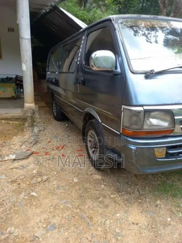 Toyota Dolphin 1993 Van (Used)