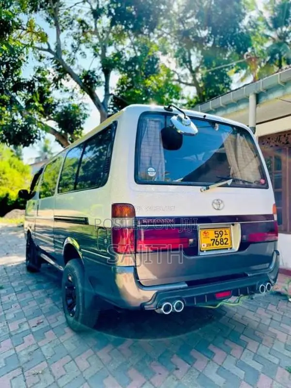 Toyota Dolphin 1992 Van (Used)