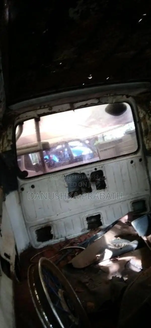 Toyota LH30 1982 Van (Used)