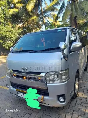 Toyota 201 2014 Van (Used)