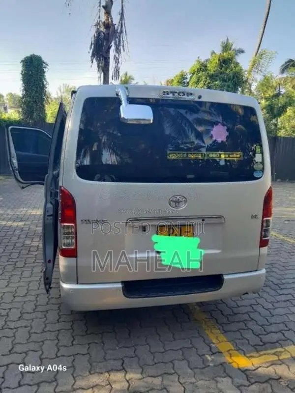 Toyota 201 2014 Van (Used)