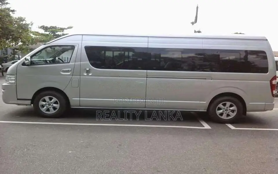 Isuzu Isuzu 2014 Van (Used)