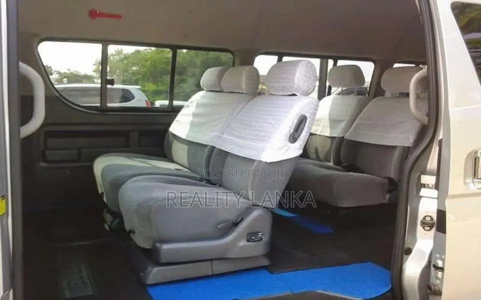 Isuzu Isuzu 2014 Van (Used)