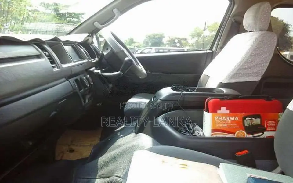 Isuzu Isuzu 2014 Van (Used)