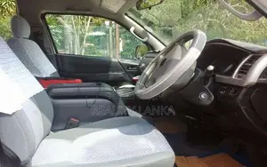 Isuzu Isuzu 2014 Van (Used)