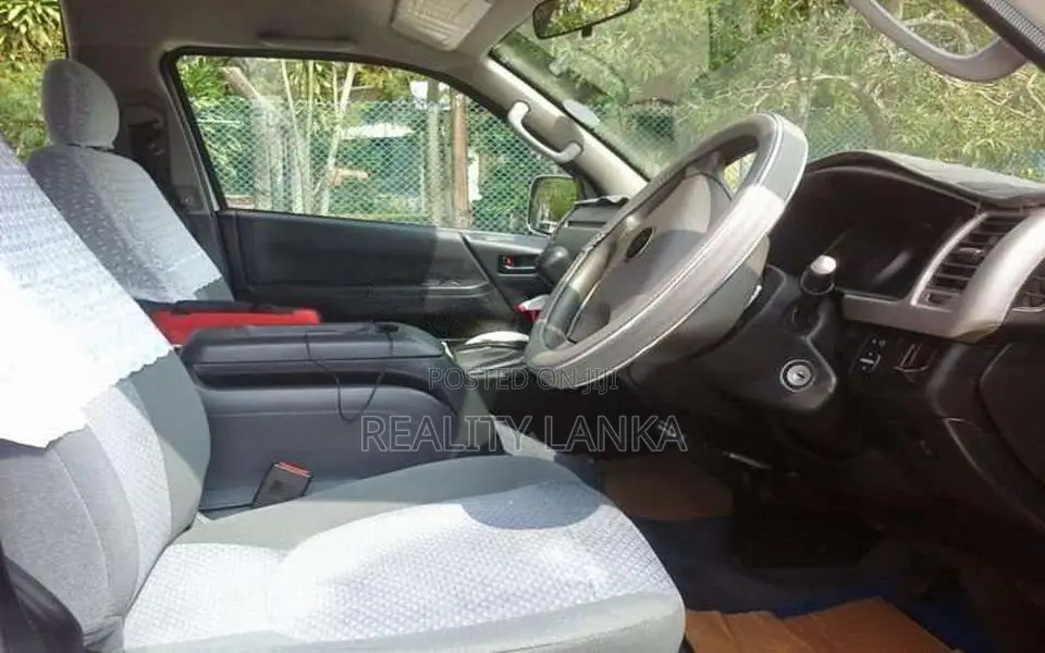Isuzu Isuzu 2014 Van (Used)