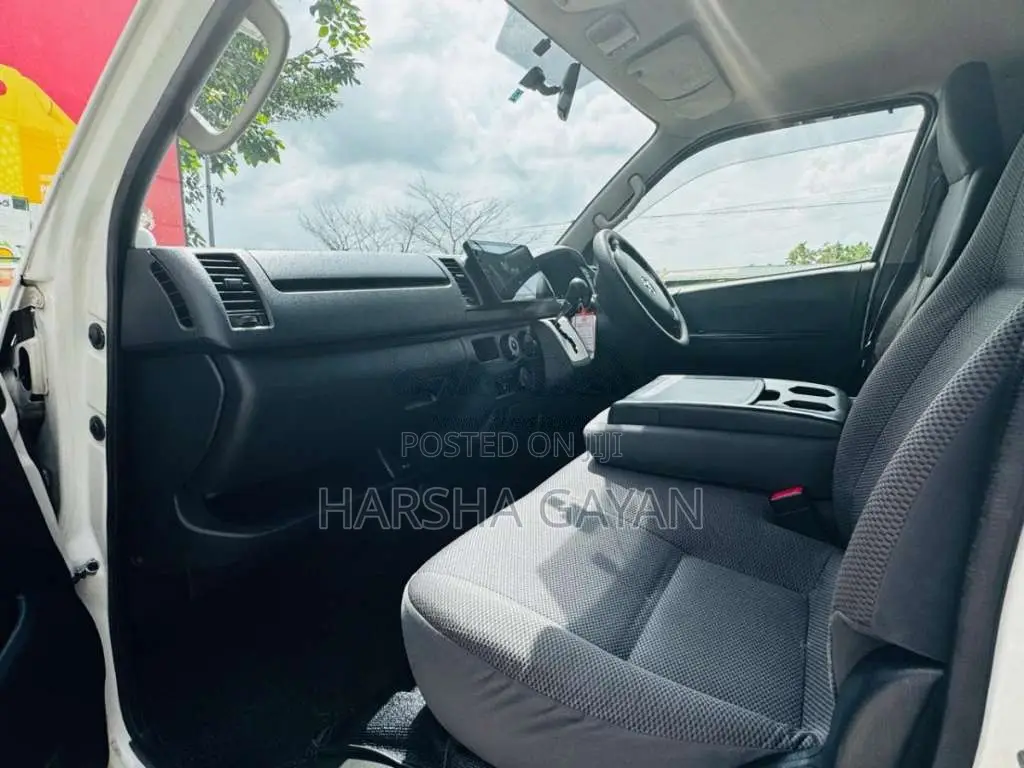 Toyota KDH 2014 Van (Used)